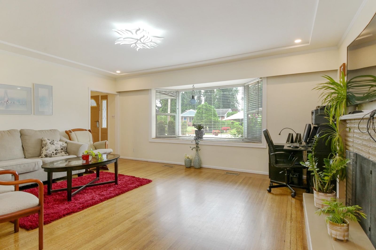 Listing Image 4