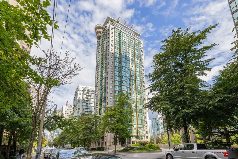 411 - 1367 Alberni Street