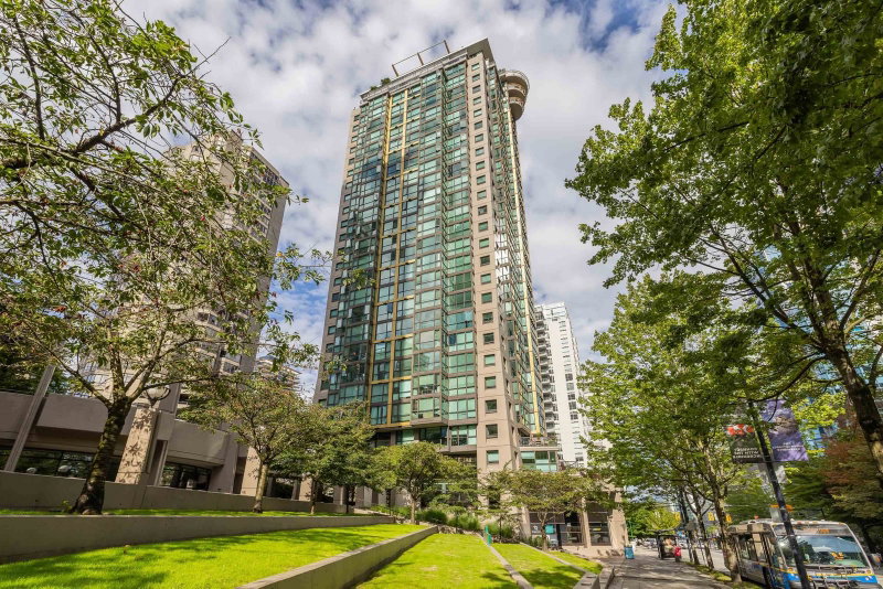 411 - 1367 Alberni Street