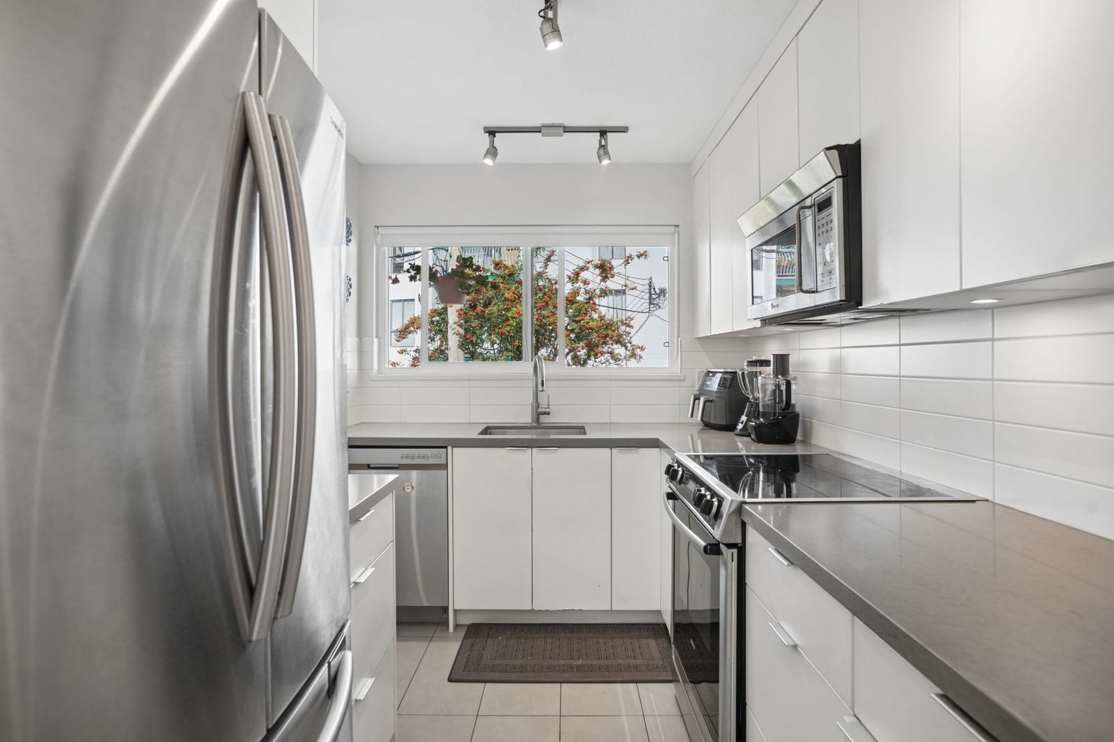 Listing Image 19