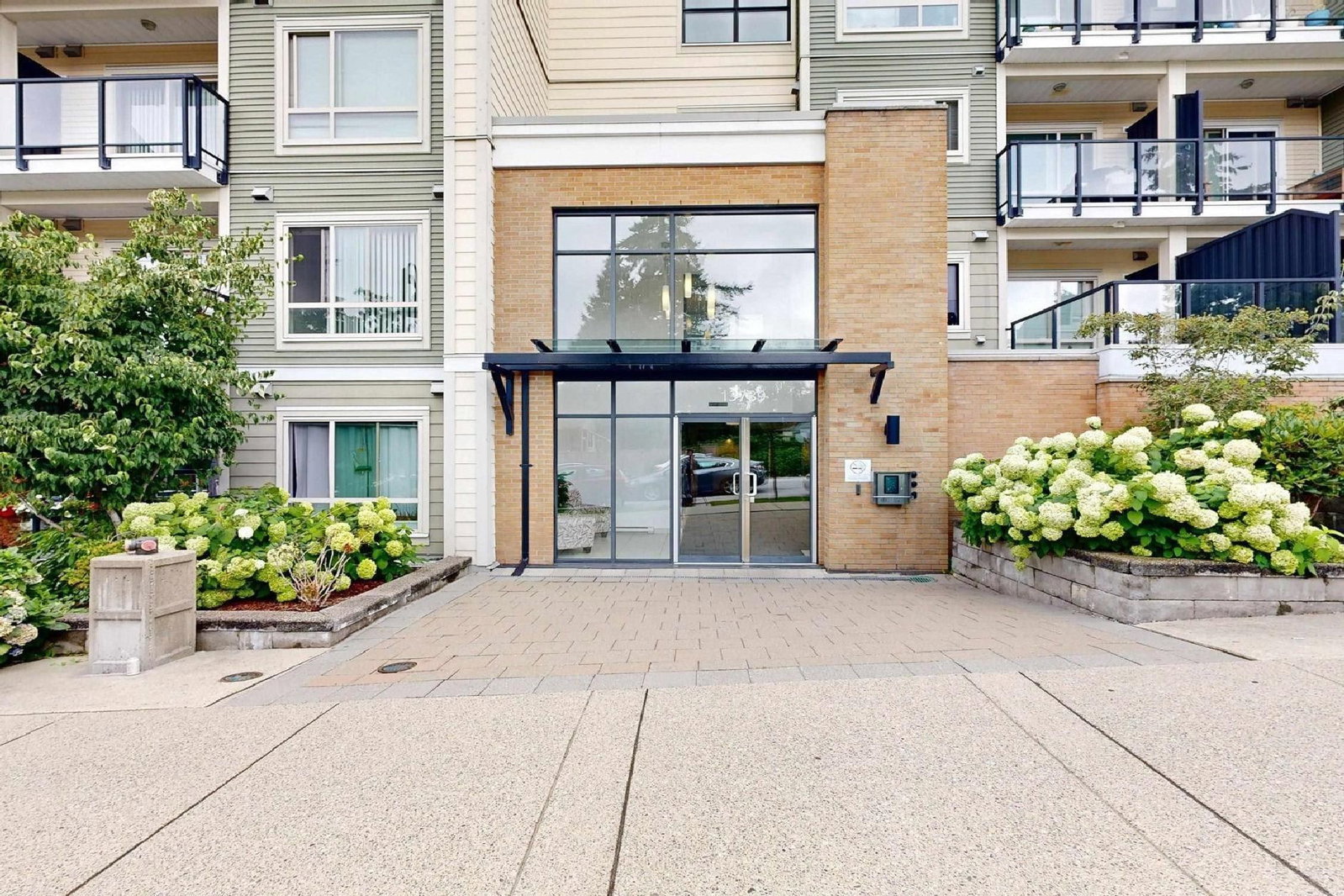Listing Image 17