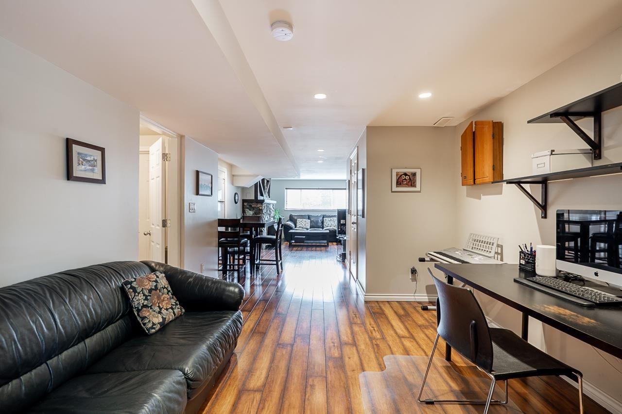 Listing Image 14