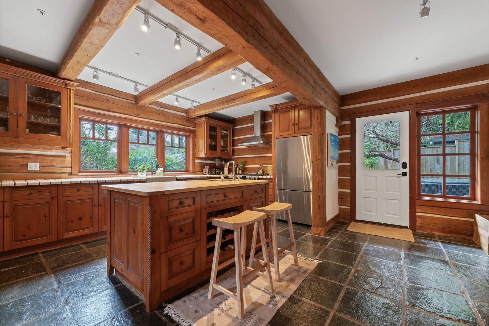 Listing Image 10