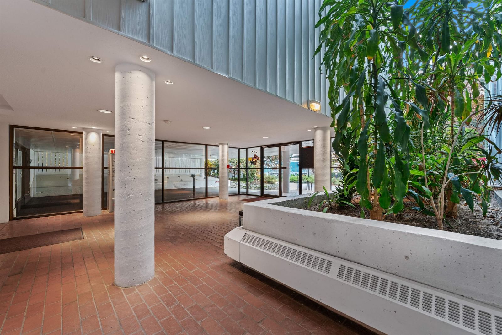 Listing Image 18