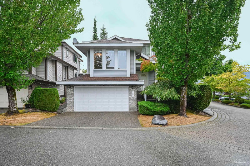 2995 Pinetree Close