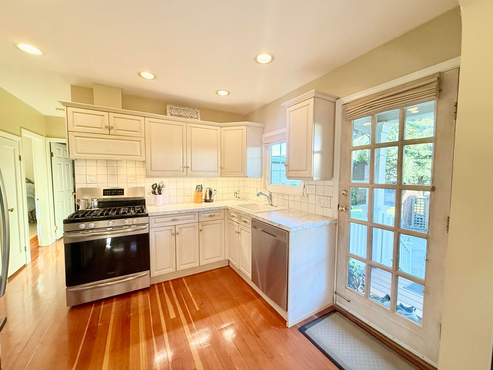 Listing Image 10
