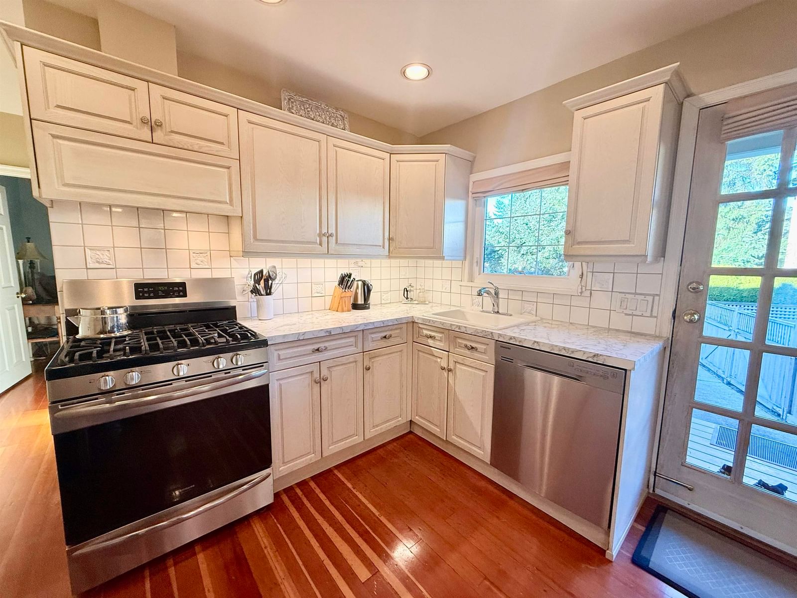 Listing Image 9