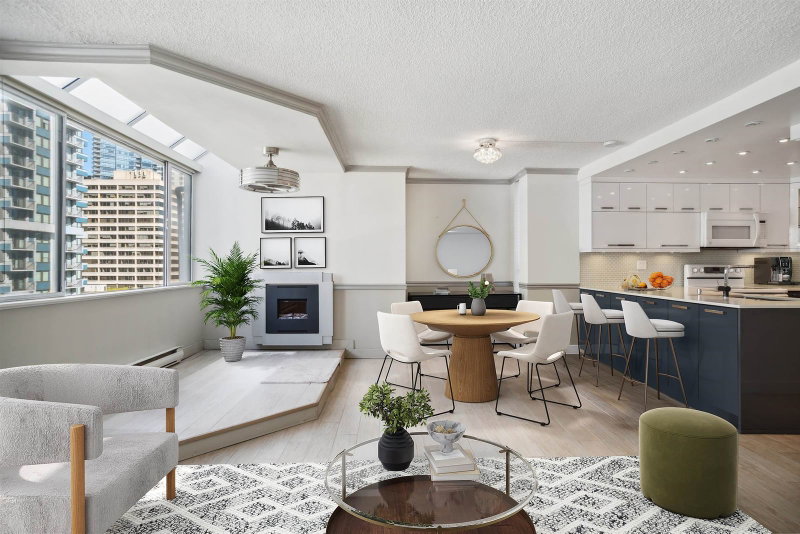 702 - 1270 Robson Street