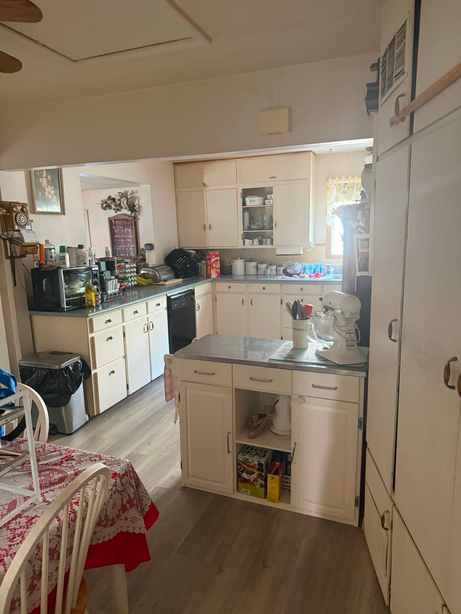 Listing Image 4
