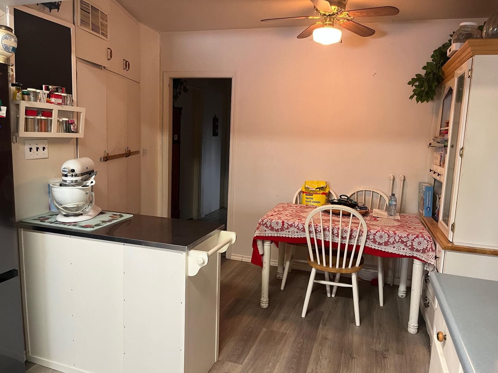 Listing Image 5