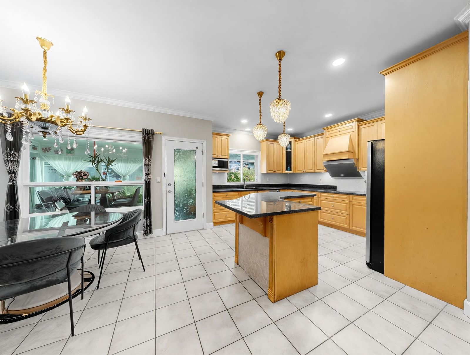 Listing Image 14