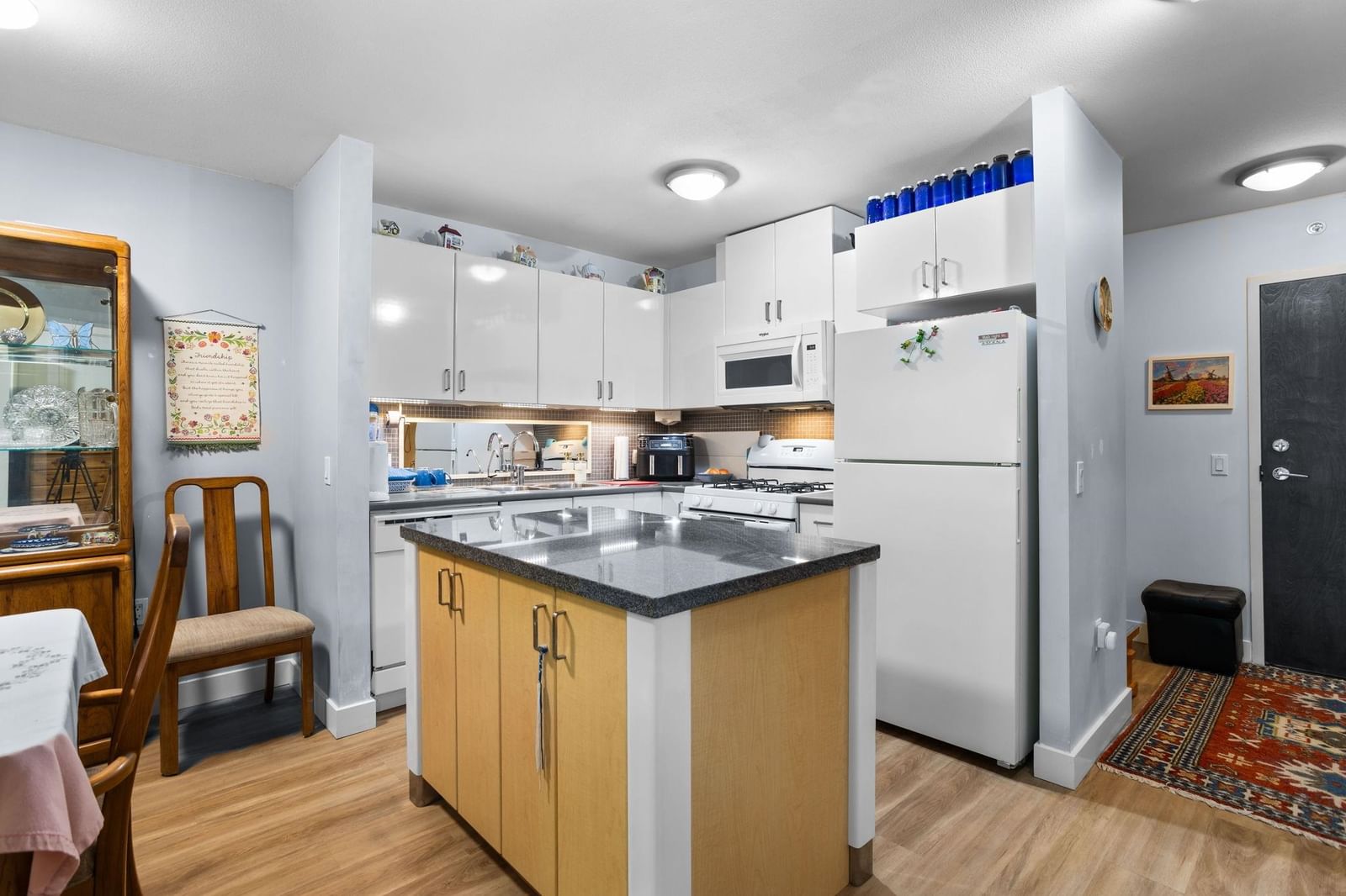 Listing Image 11