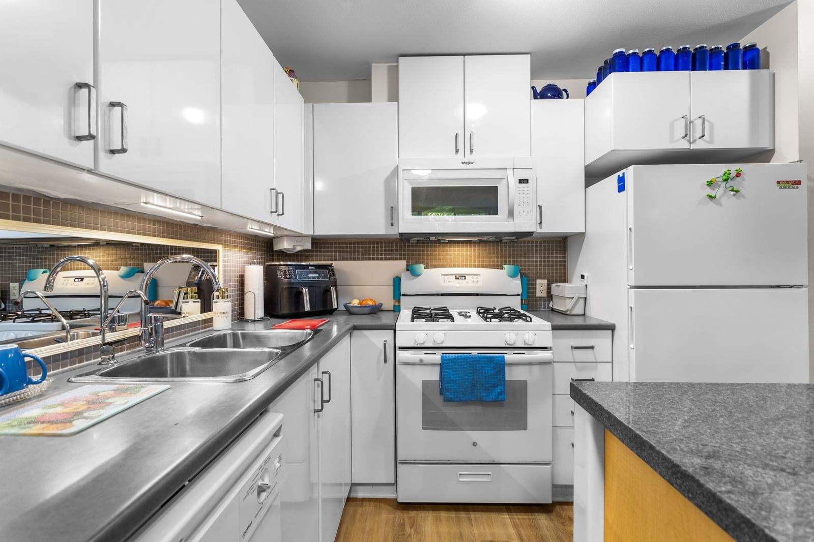 Listing Image 12