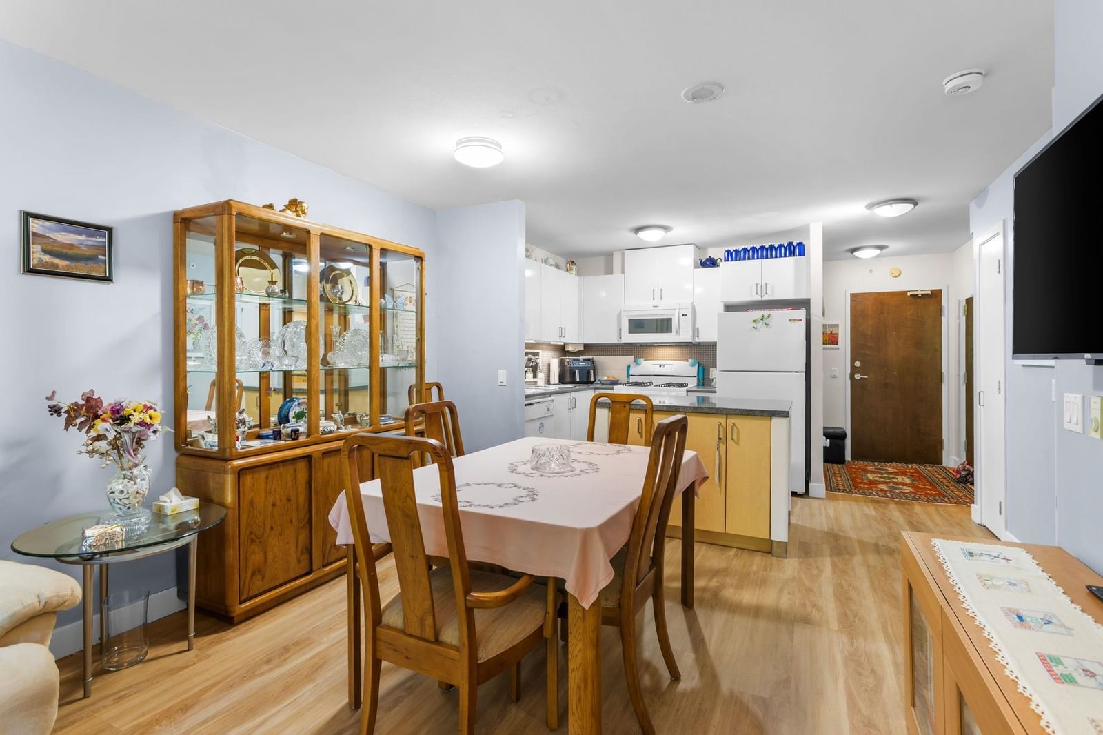 Listing Image 8