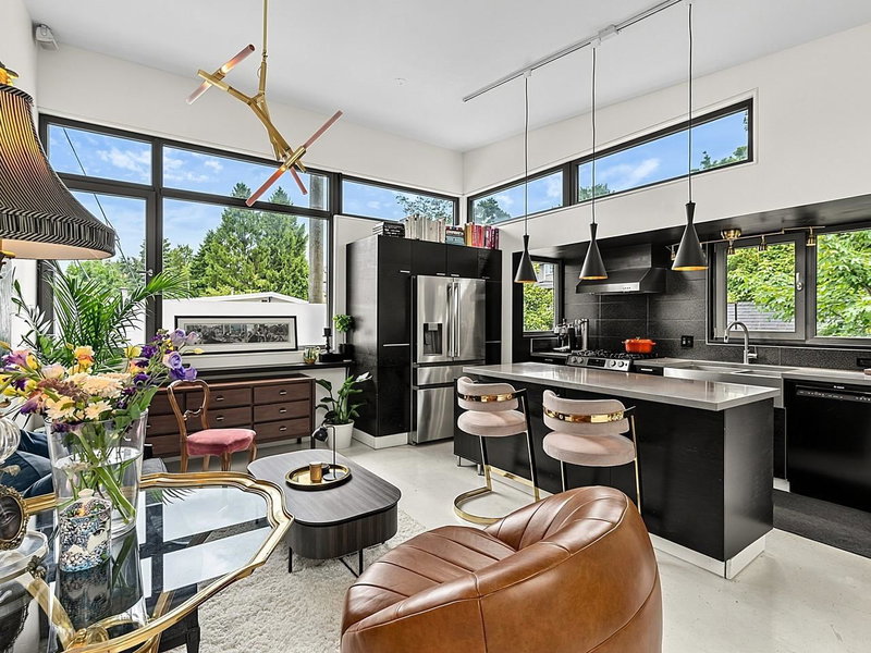 1557 20th Avenue E