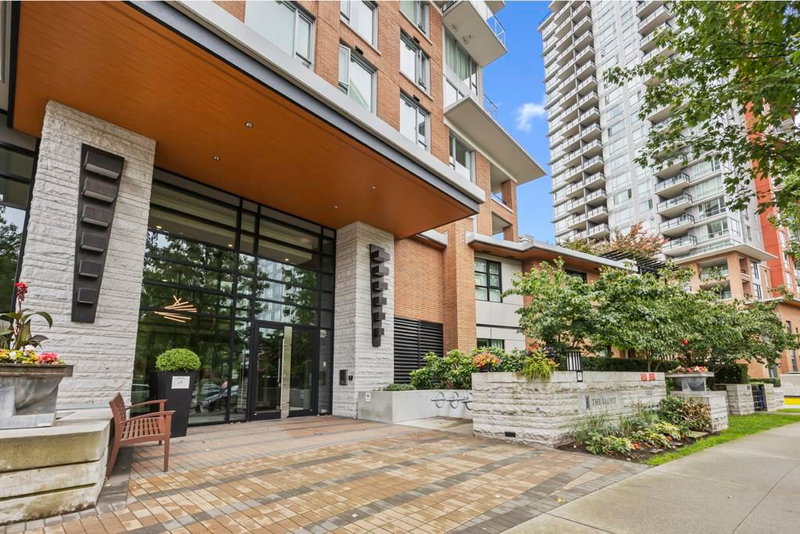 2404 - 3100 Windsor Gate