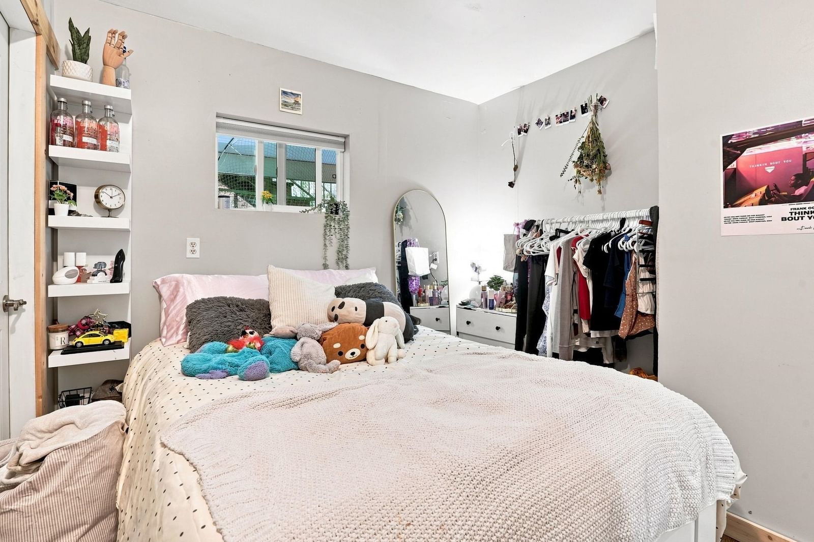 Listing Image 22