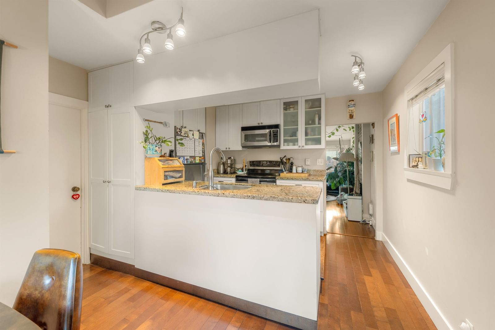Listing Image 9