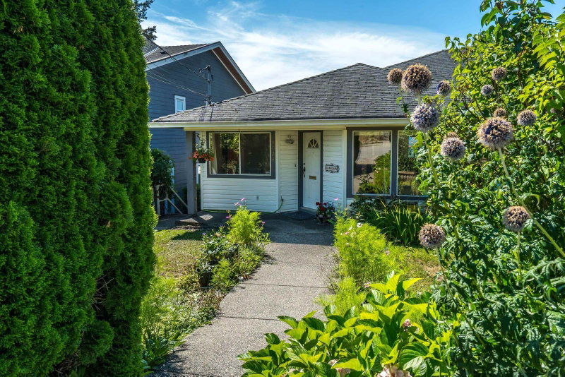 1038 Walls Avenue