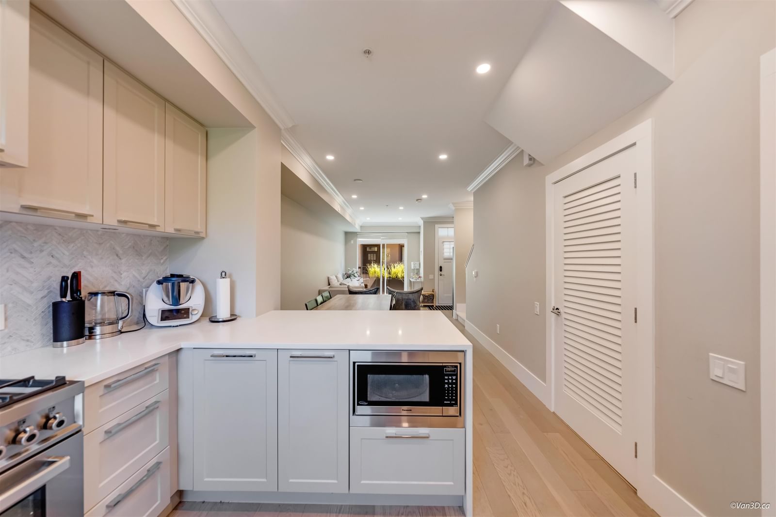 Listing Image 10