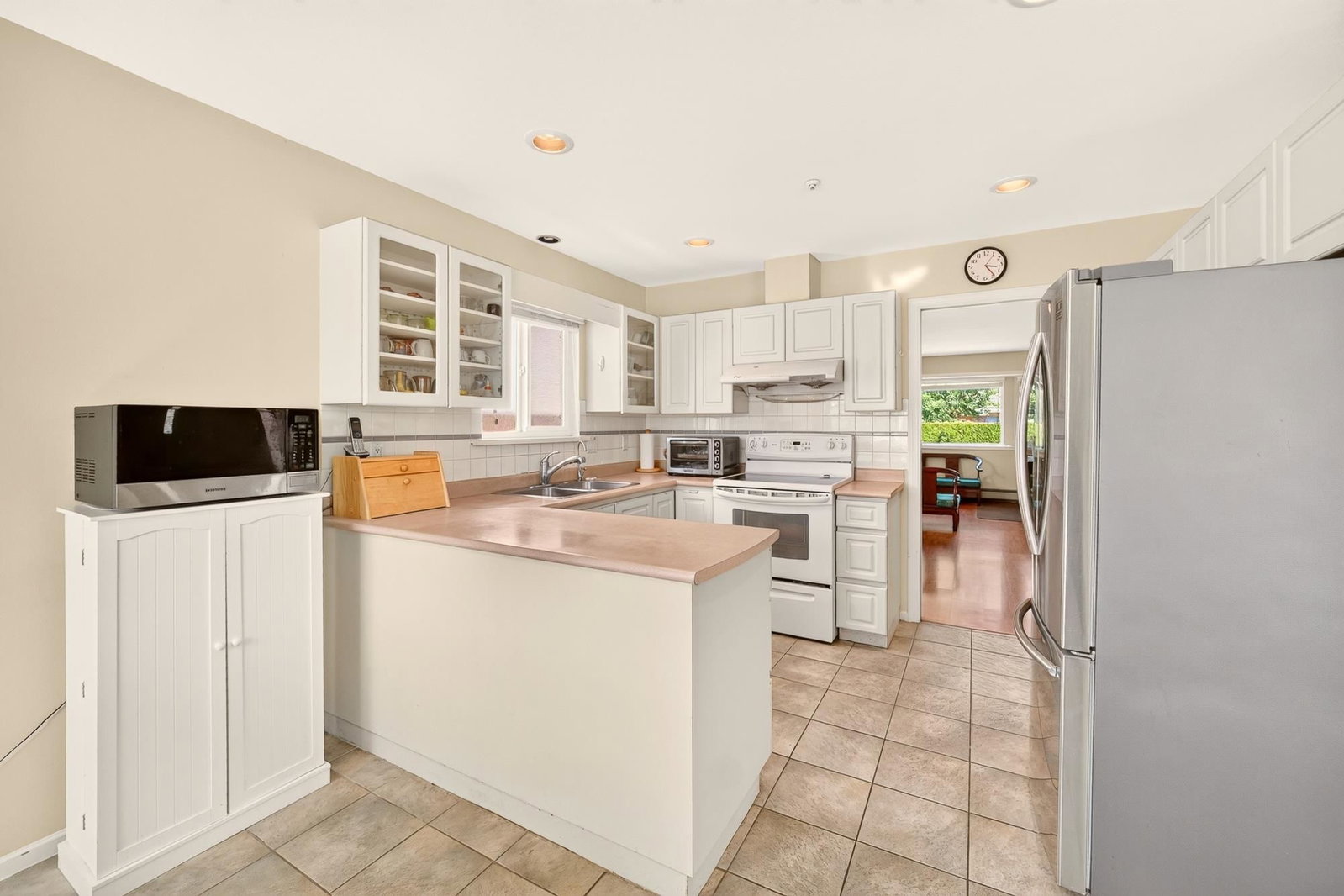 Listing Image 11