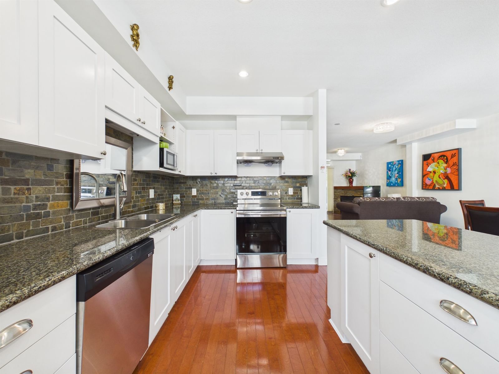 Listing Image 11