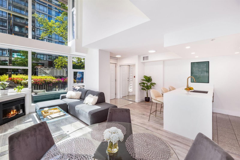 TH8 - 168 Esplanade Avenue E