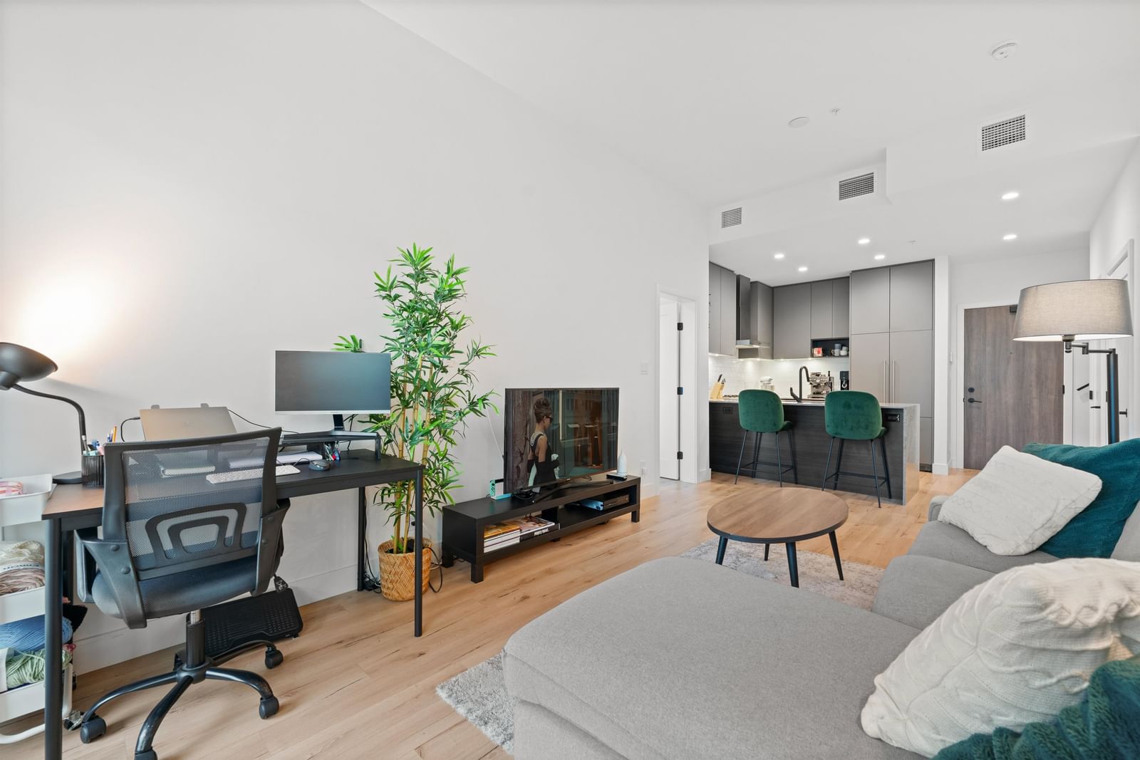 Listing Image 22