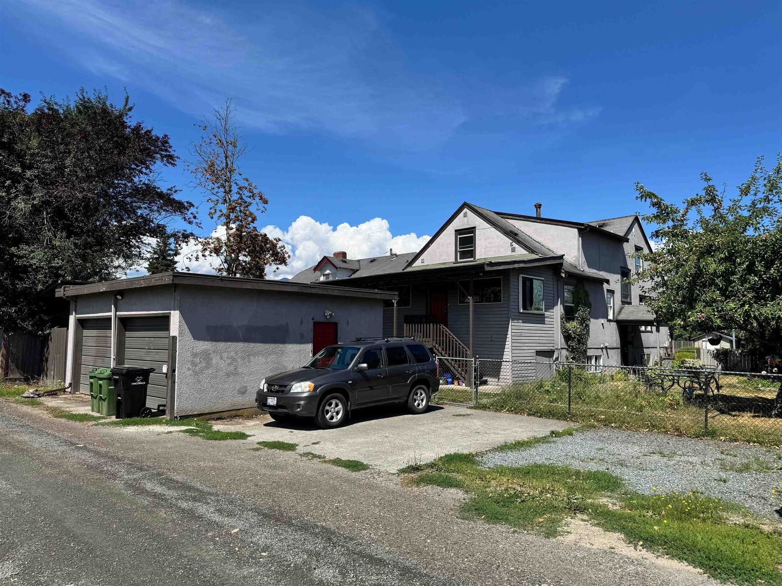 Listing Image 4