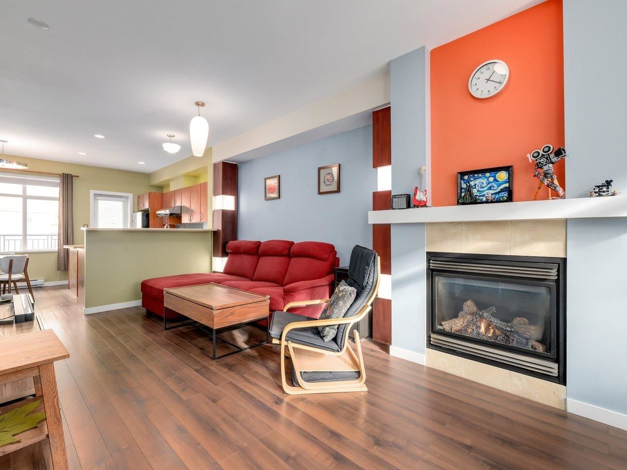 Listing Image 4