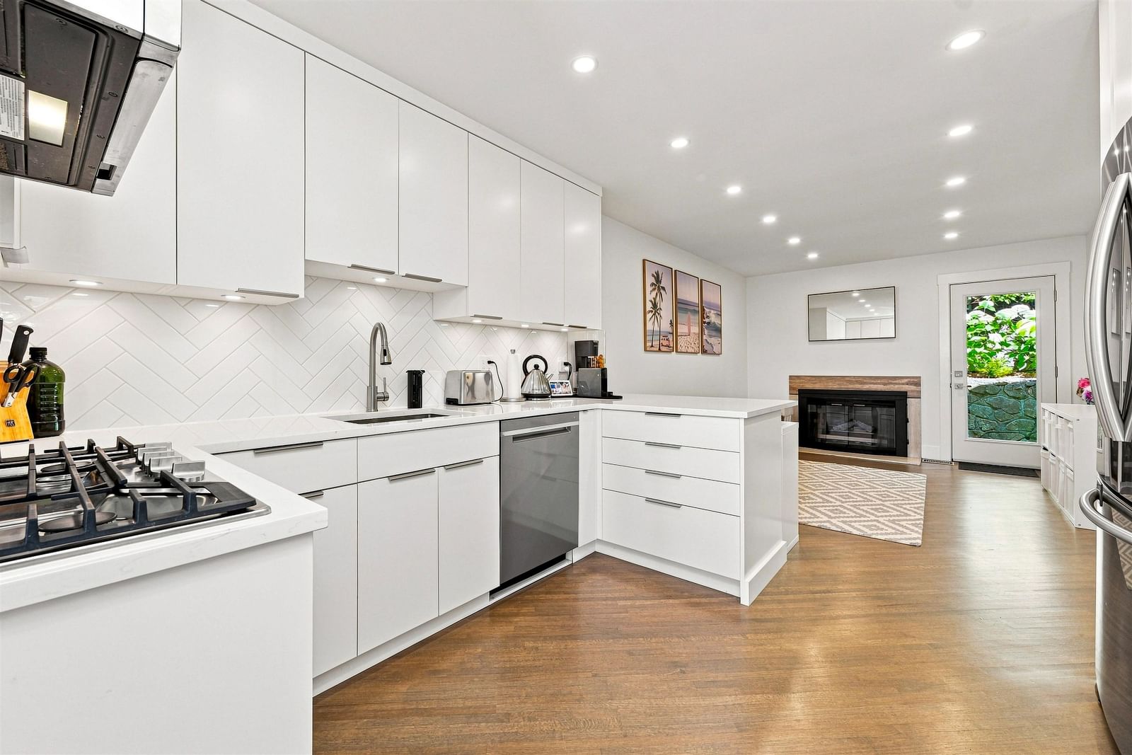 Listing Image 14