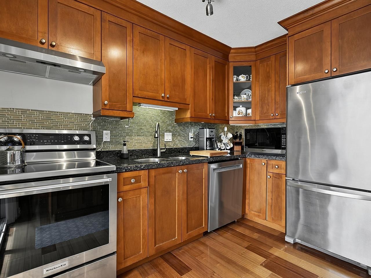 Listing Image 10