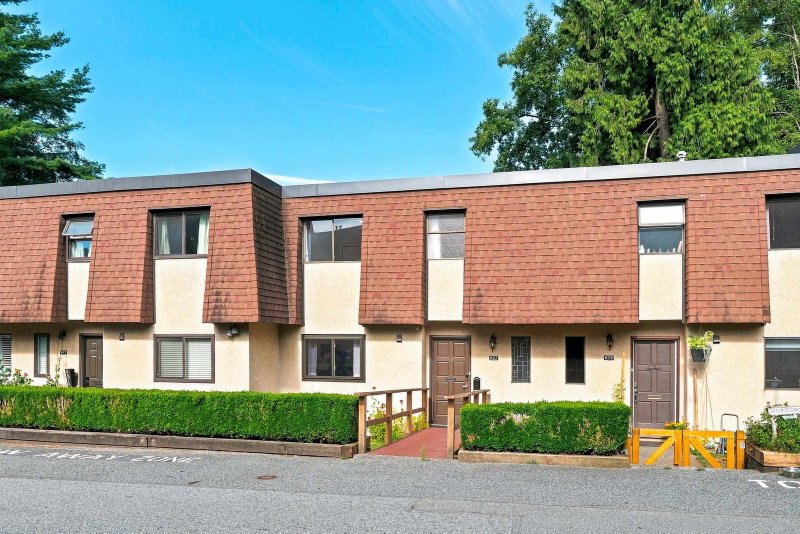 877 Old Lillooet Road