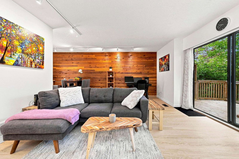 877 Old Lillooet Road