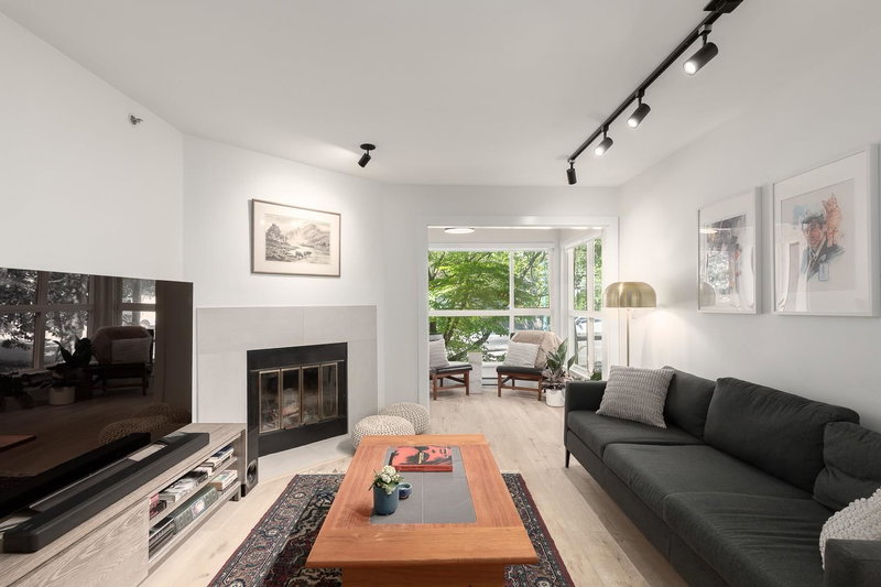 203 - 2272 Dundas Street