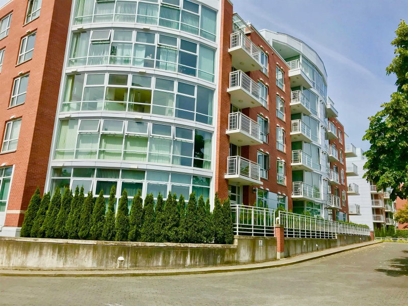 212 - 688 Fairchild Road