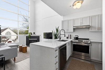 327 - 418 Broadway Street E