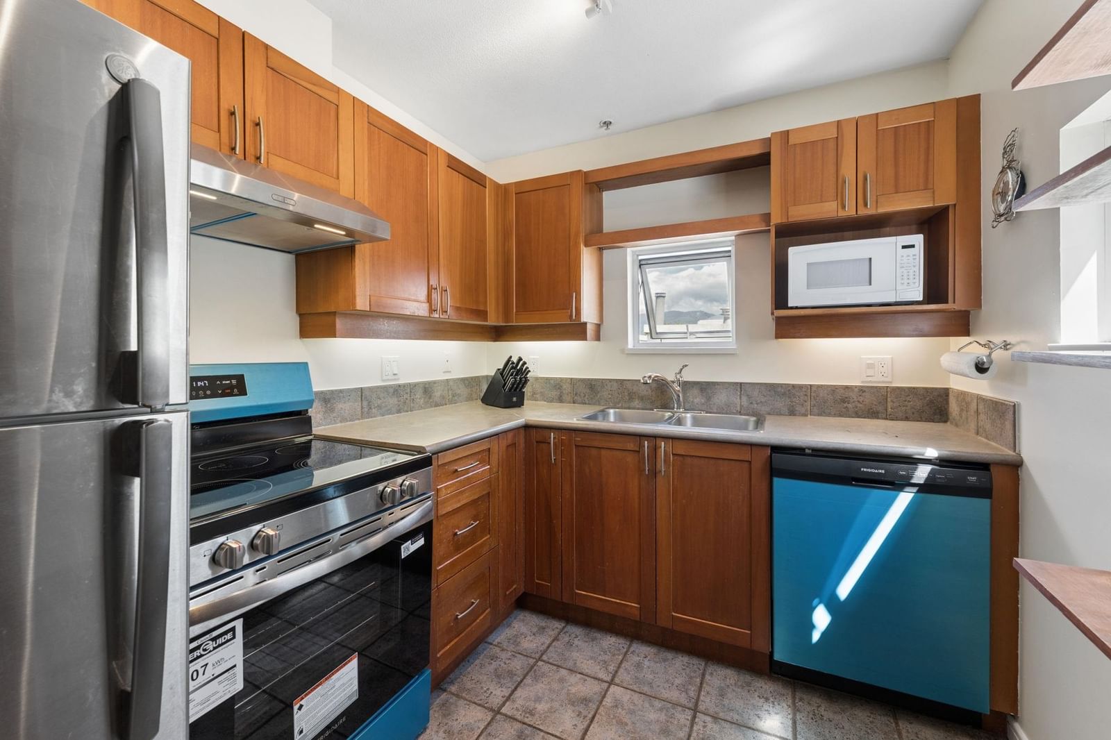 Listing Image 17