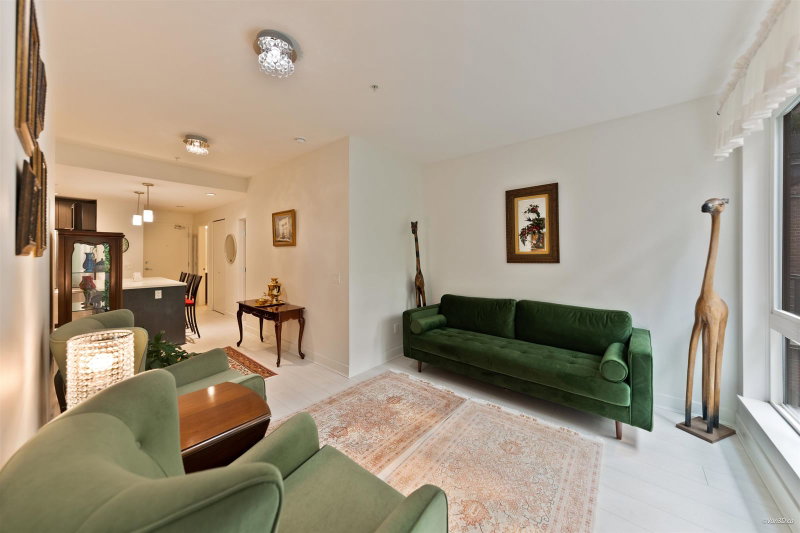 205 - 733 3rd Street W