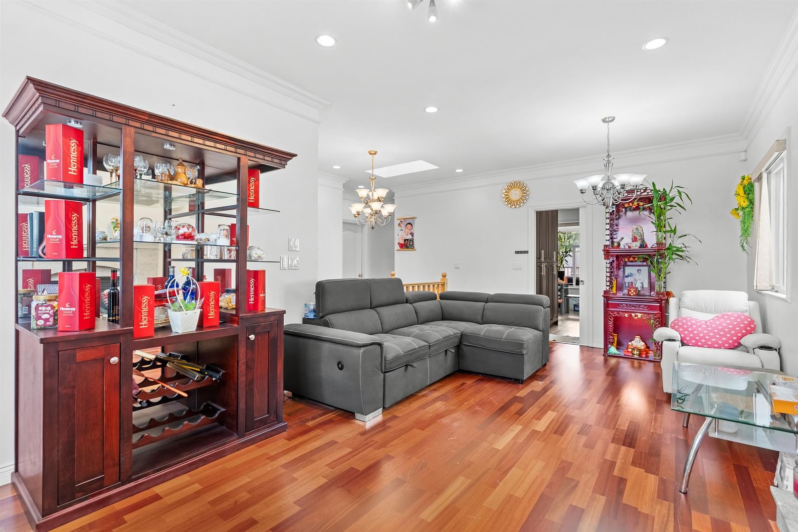 Listing Image 5