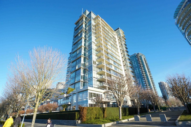 701 - 426 Beach Crescent