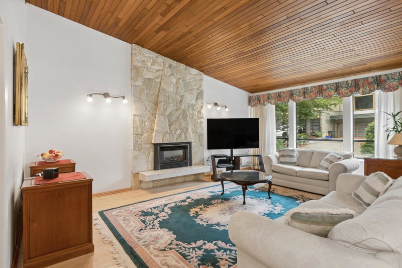 5609 White Pine Lane