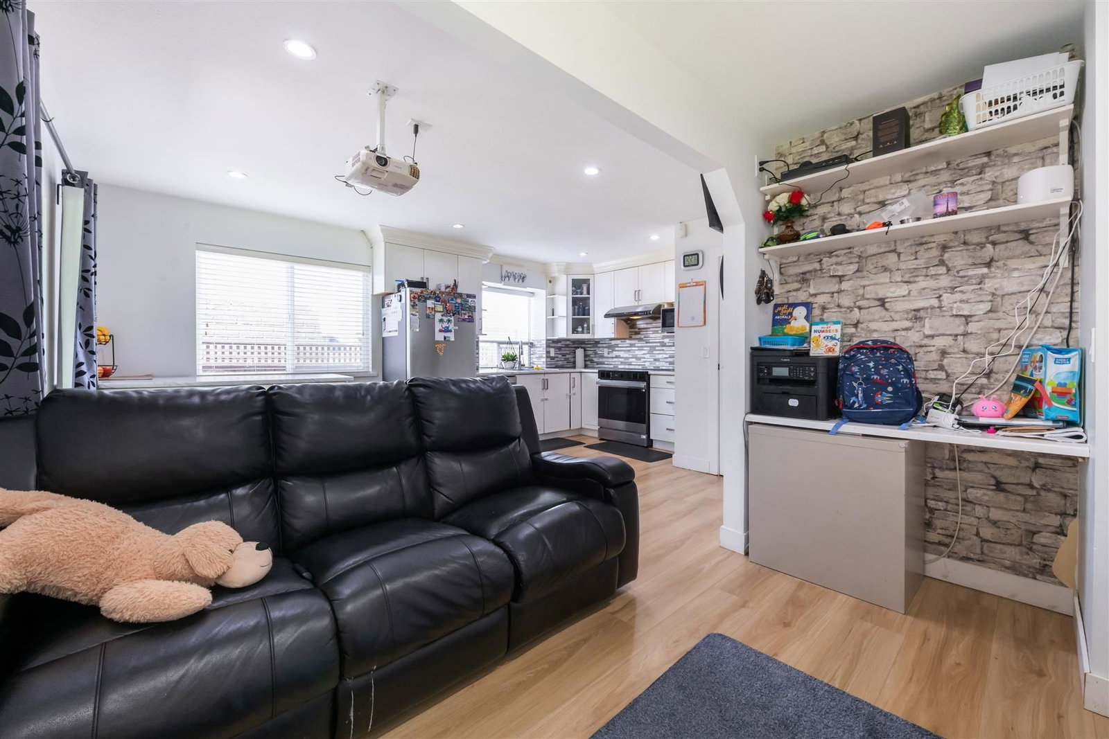 Listing Image 12