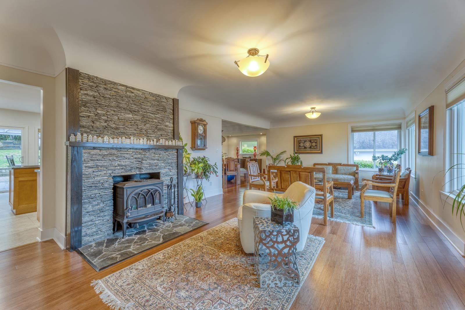 Listing Image 9