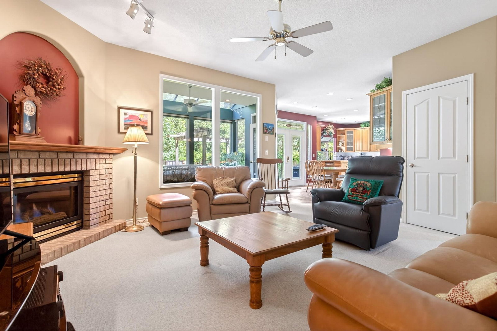 Listing Image 10