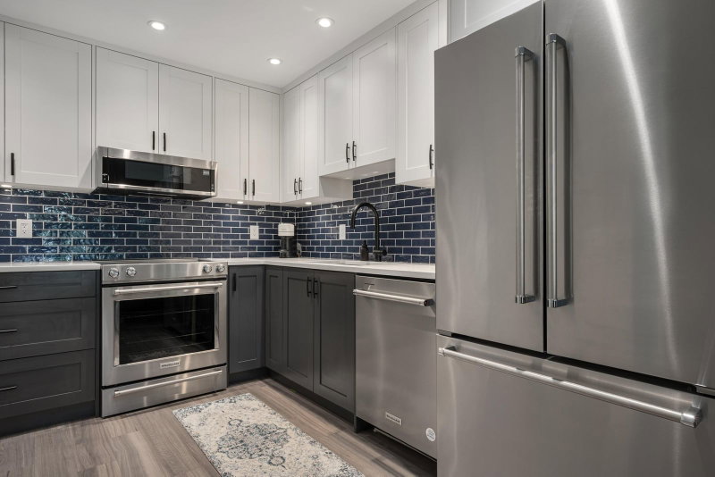 203 - 825 15th Avenue W