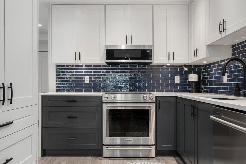 203 - 825 15th Avenue W