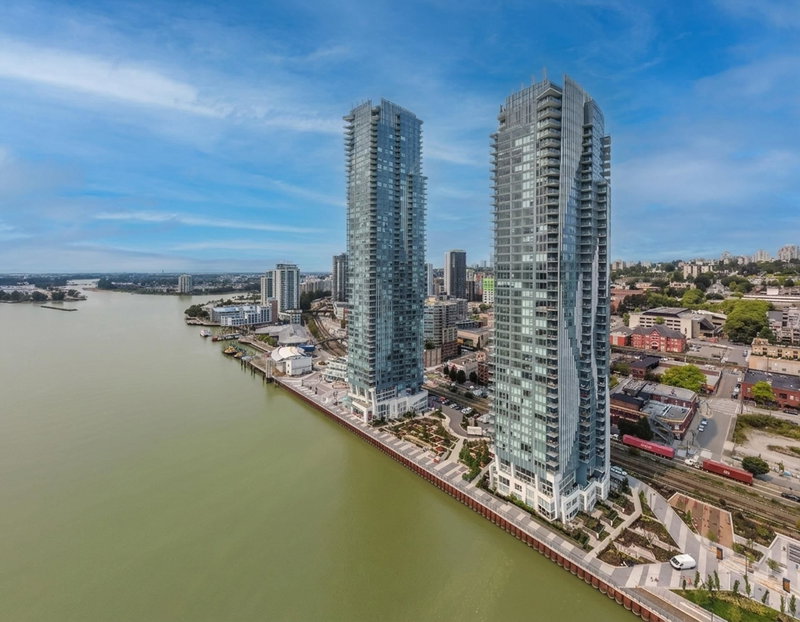 3907 - 680 Quayside Drive