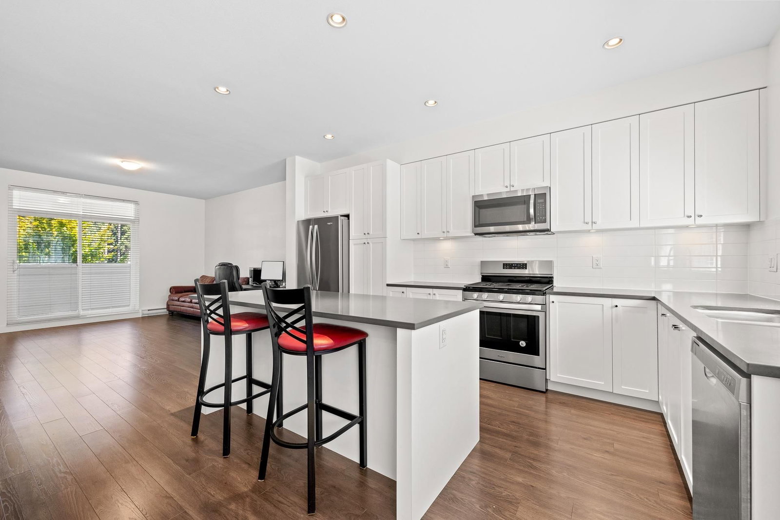 Listing Image 10