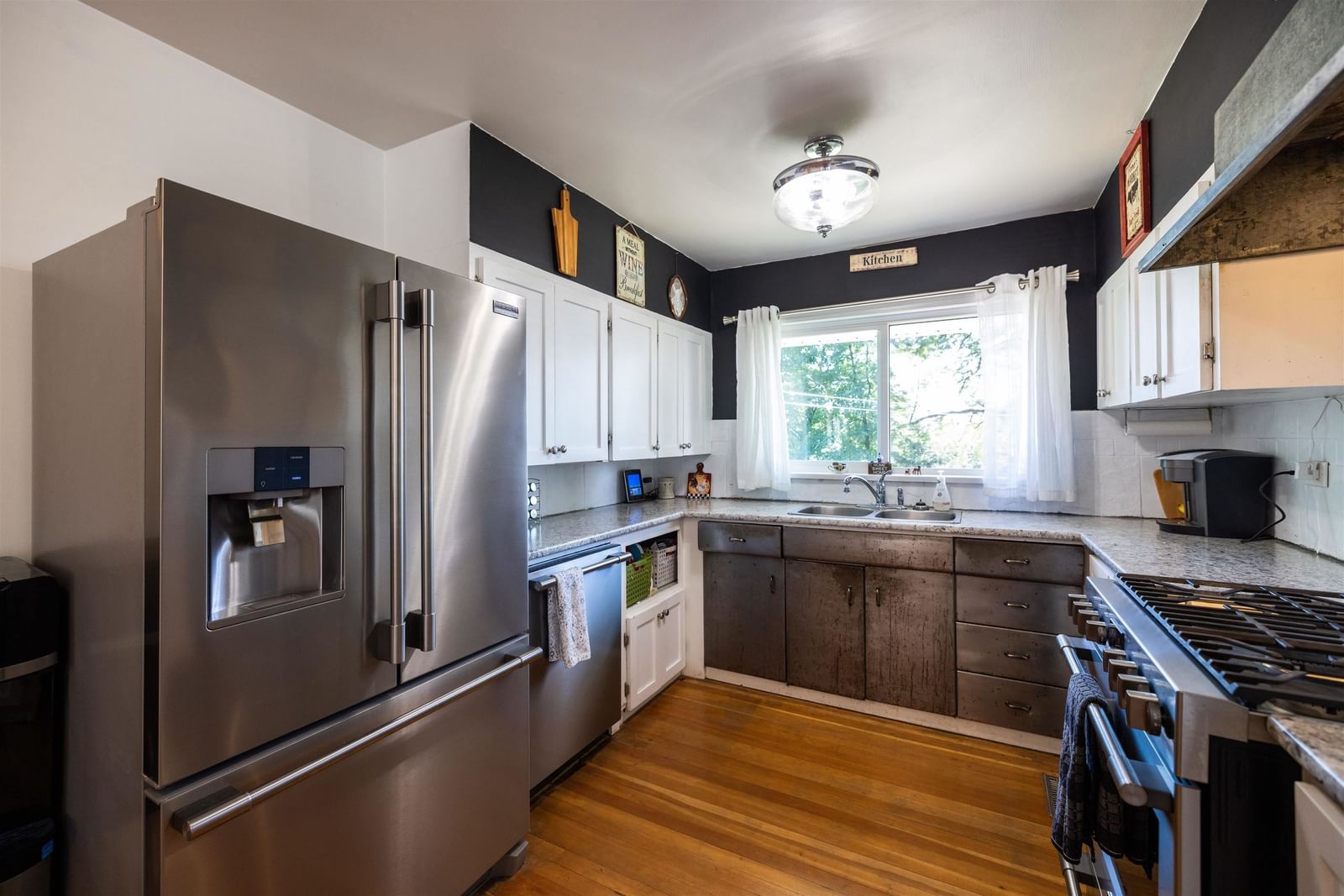 Listing Image 11
